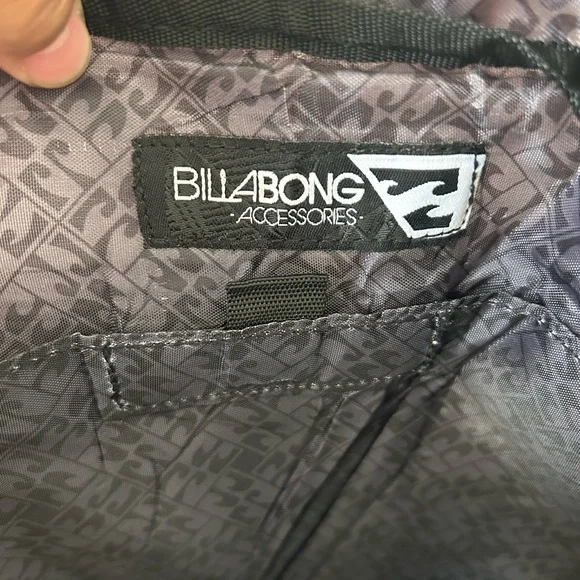 Billabong messenger bag. Size medium. Used mildly - Picture 9 of 9